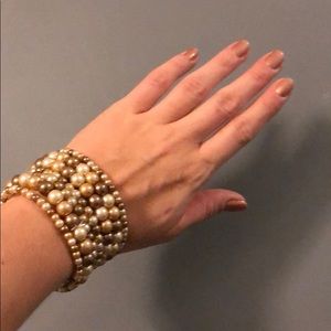 Elastic beaded bracelet